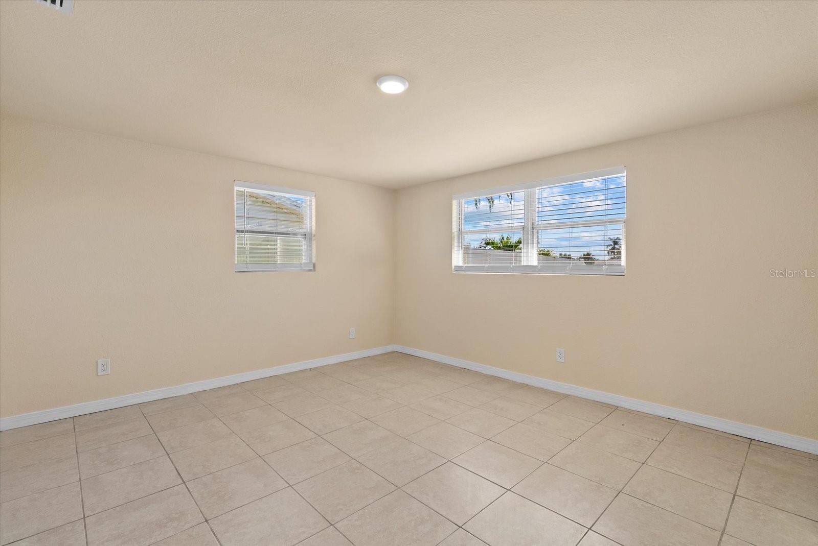 ALOHA GARDENS - Residential