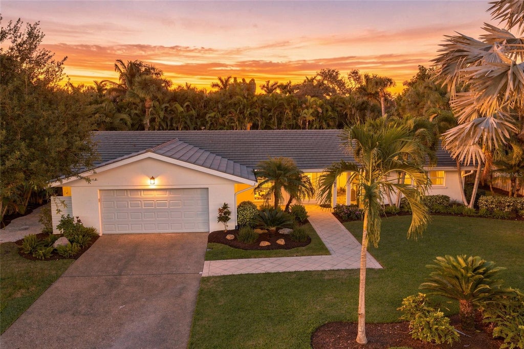 Photo of 607 Owl Way, Sarasota, FL 34236 (MLS # A4709752)
