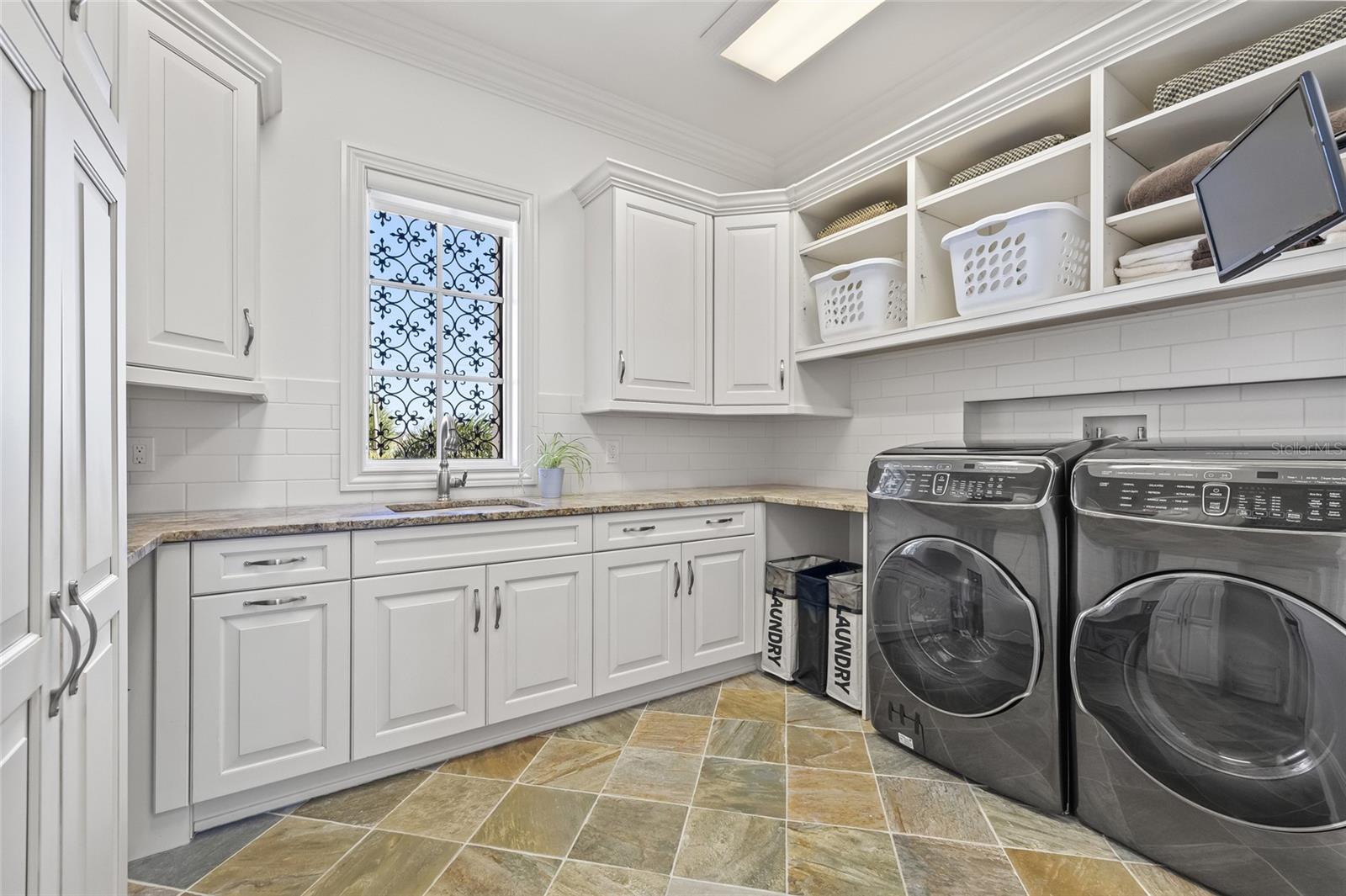 SUNSET PARK ISLES UNIT 1 - Residential