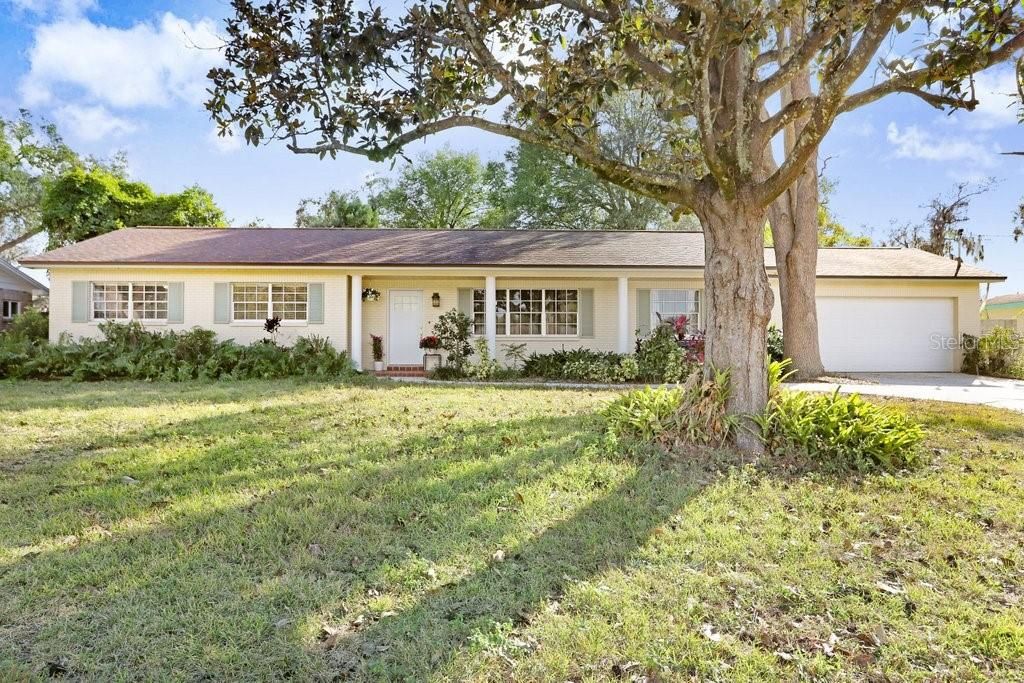 Photo of 117 Crestview Drive, Brandon, FL 33511 (MLS # TB8459603)