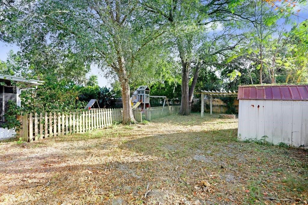 CRESTWOOD ESTATES UNIT 1 - Residential