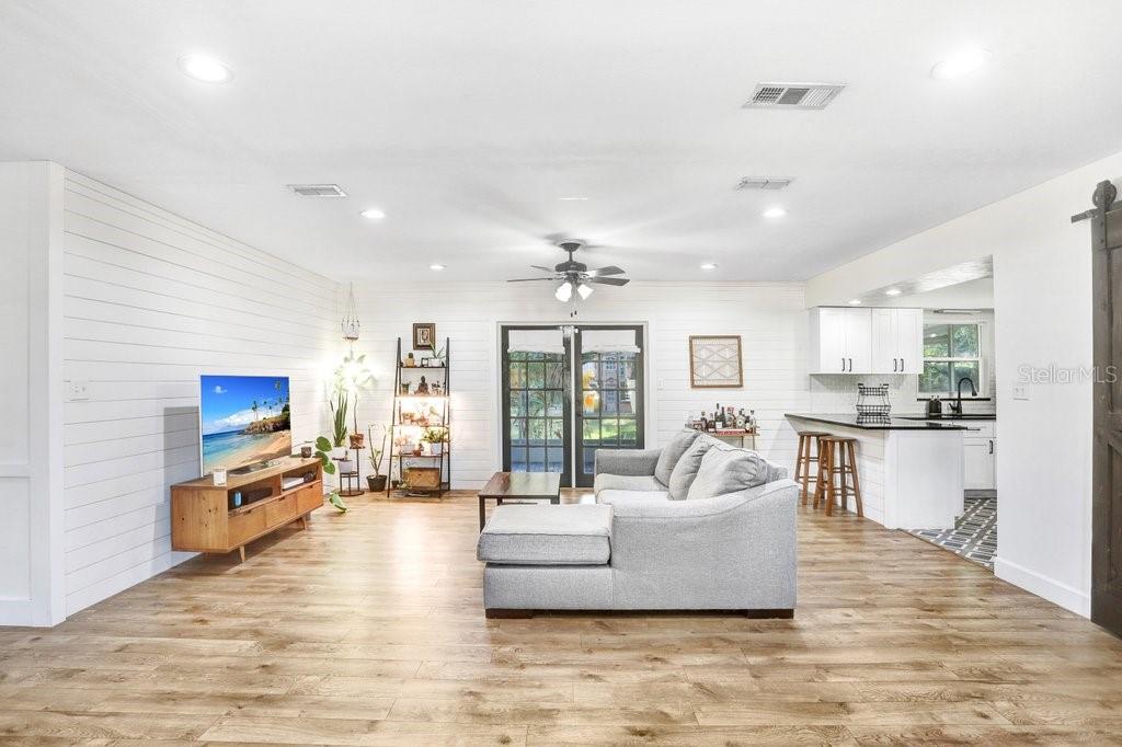 CRESTWOOD ESTATES UNIT 1 - Residential