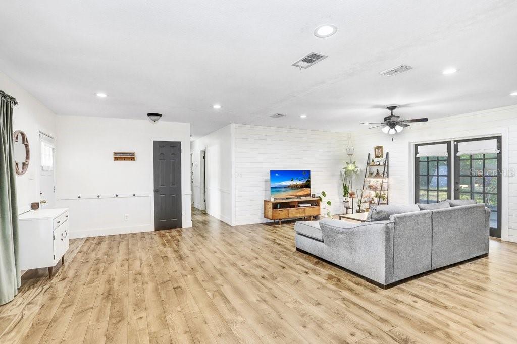 CRESTWOOD ESTATES UNIT 1 - Residential