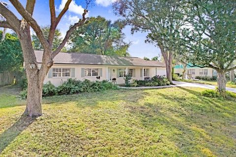 Photo of 117 Crestview Drive, Brandon, FL 33511 (MLS # TB8459603)