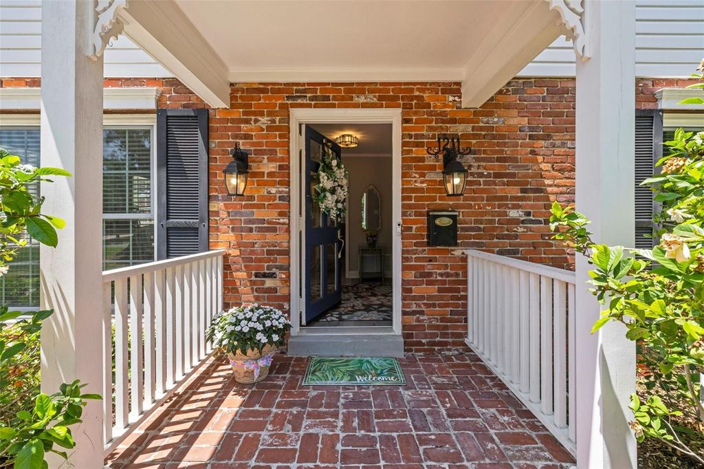 Photo of 1211 S Druid Lane, Tampa, FL 33629 (MLS # TB8376502)