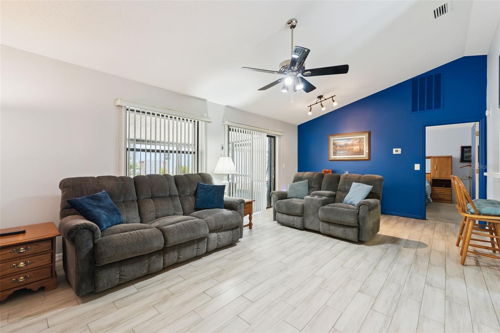 905 DEVONSHIRE WAY