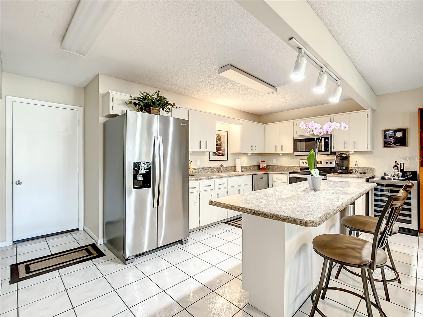 ON TOP OF THE WORLD - Residential