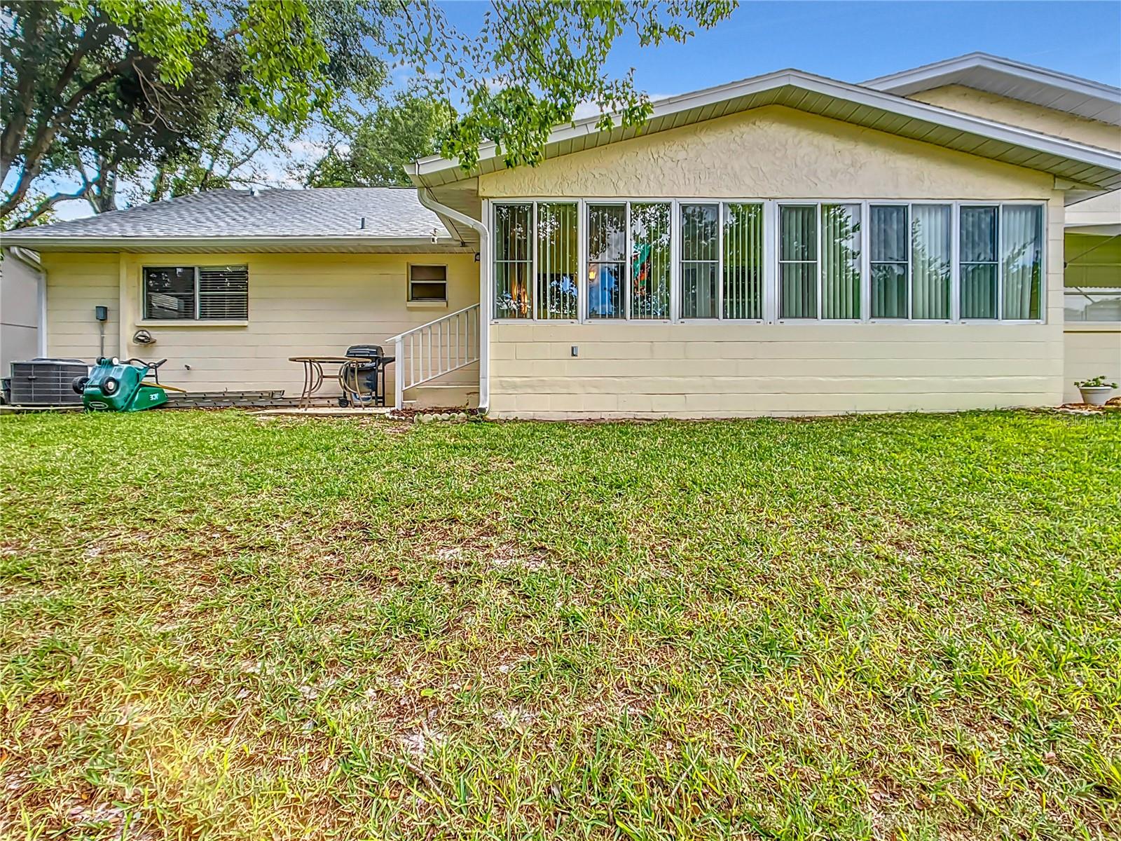 ON TOP OF THE WORLD - Residential