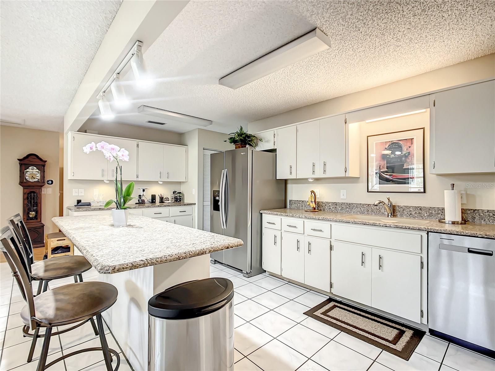 ON TOP OF THE WORLD - Residential