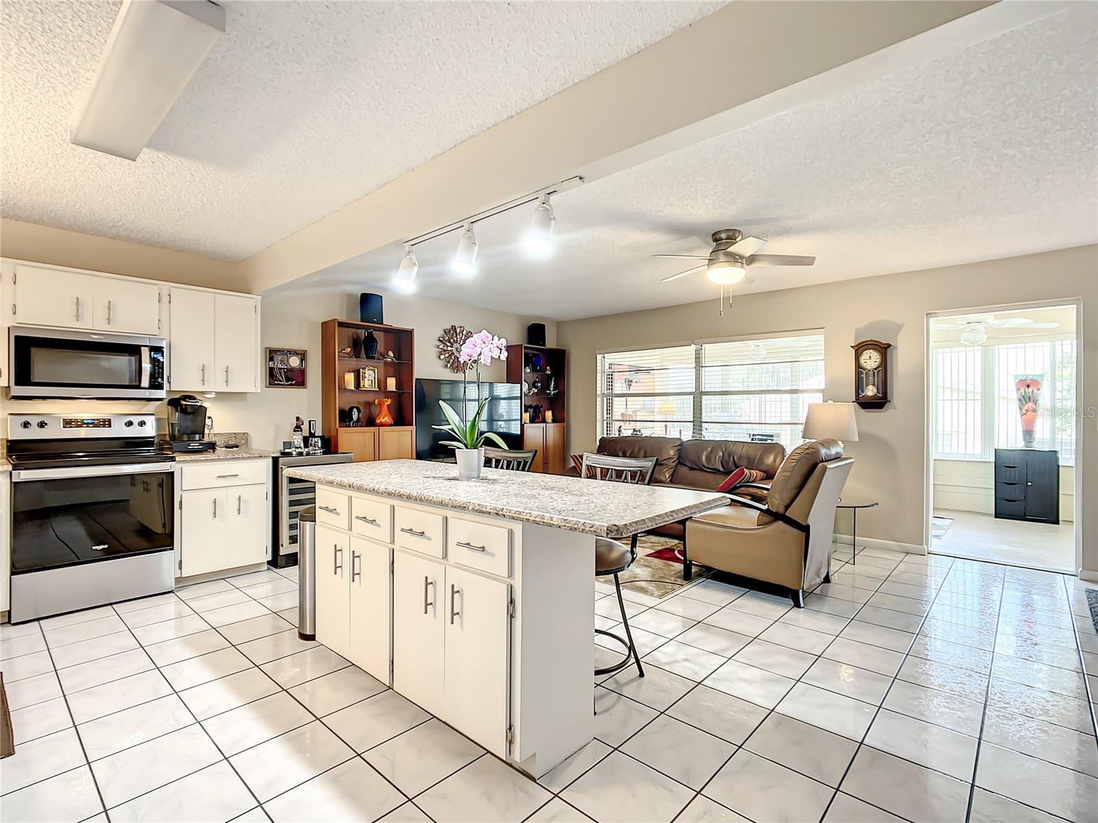 ON TOP OF THE WORLD - Residential