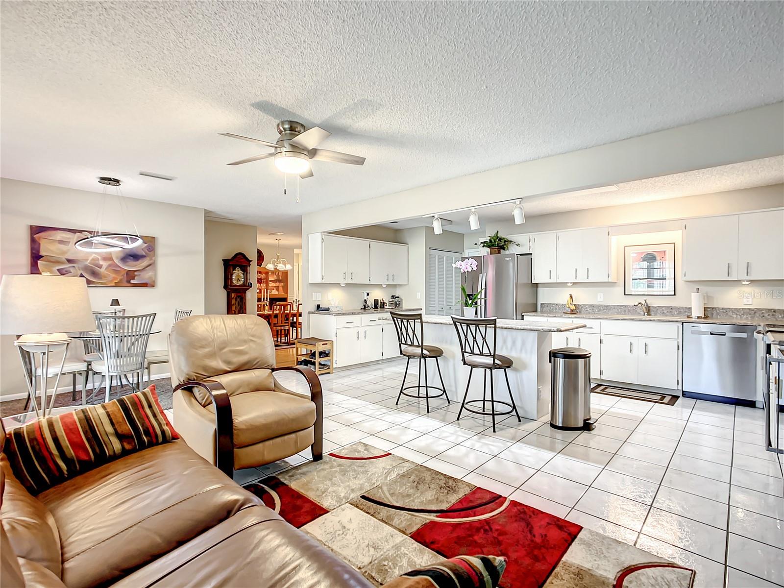 ON TOP OF THE WORLD - Residential