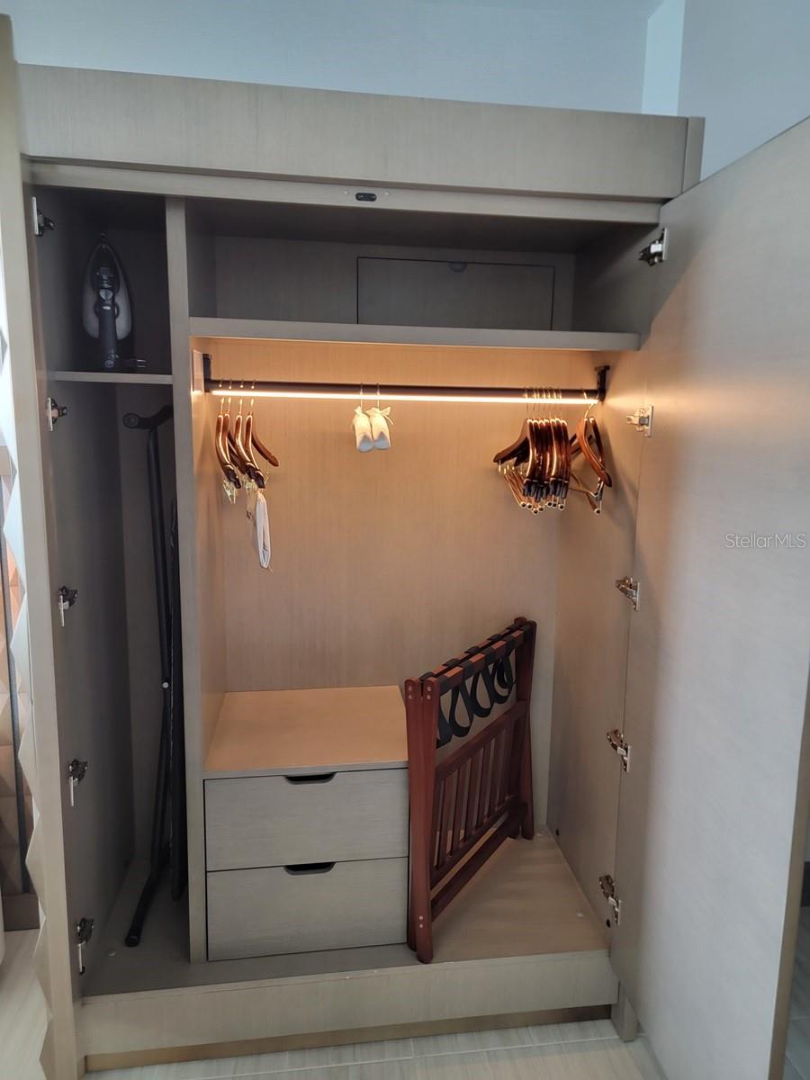 ENCHANTMENT CLEARWATER BEACH HOTEL CONDO - Residential