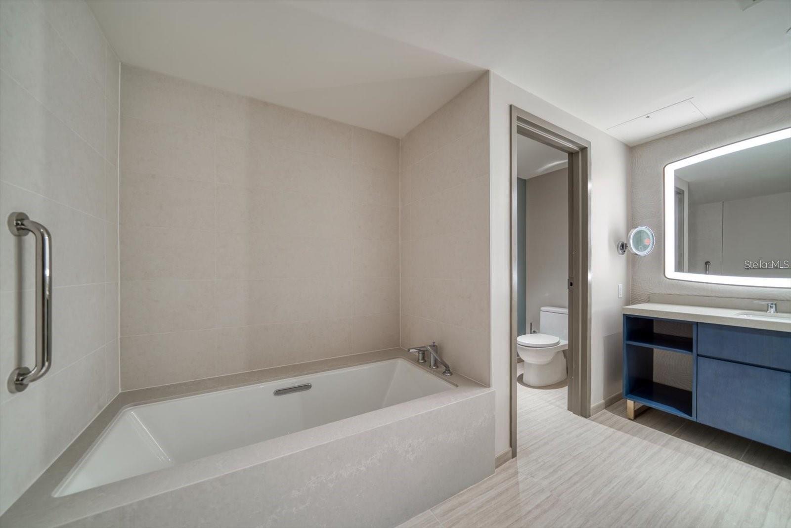 ENCHANTMENT CLEARWATER BEACH HOTEL CONDO - Residential