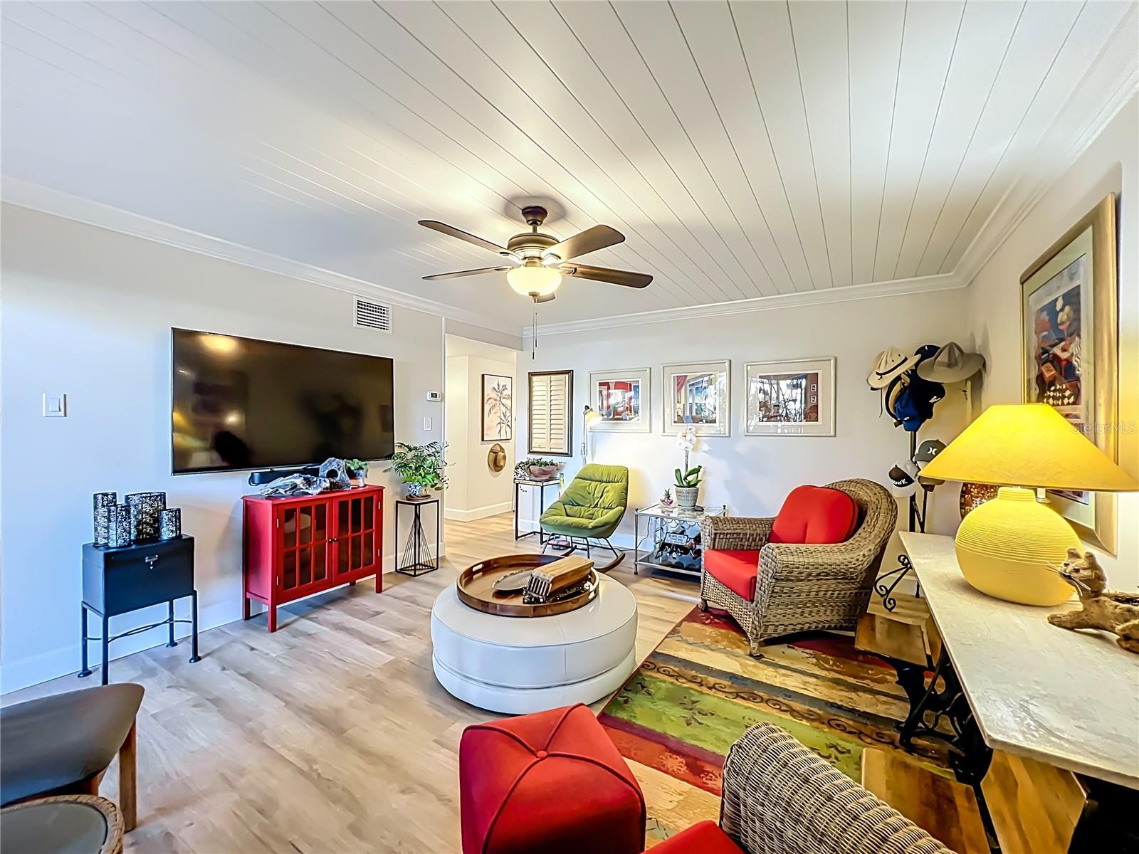 FOUR SEASONS CONDO - Residential