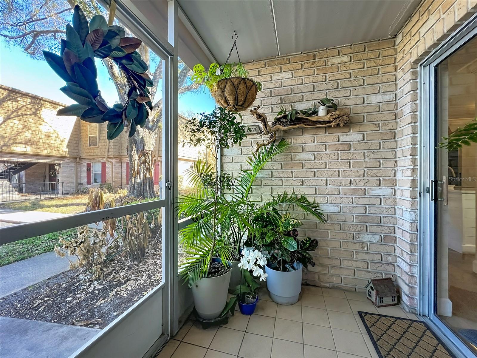 FOUR SEASONS CONDO - Residential