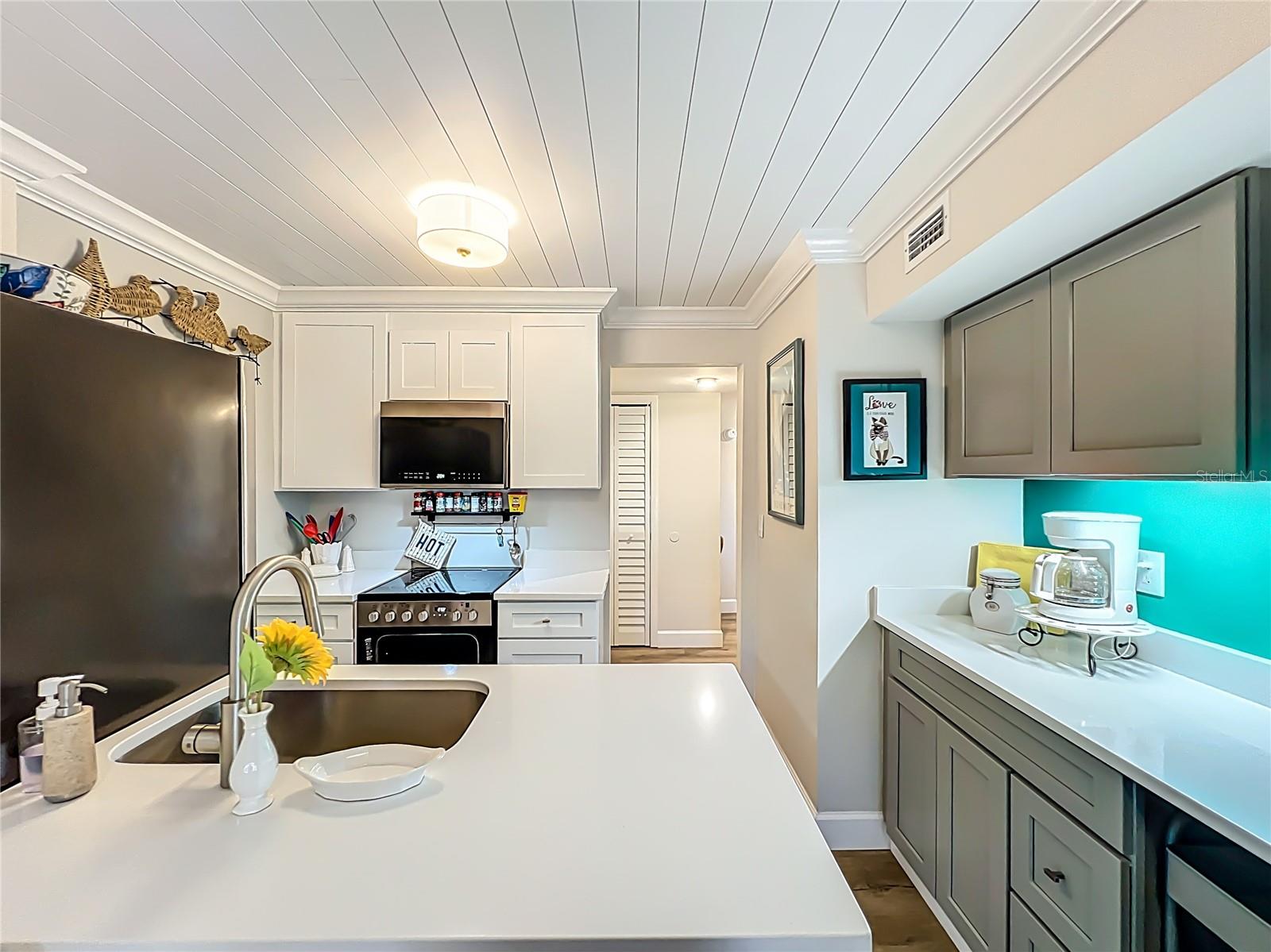 FOUR SEASONS CONDO - Residential