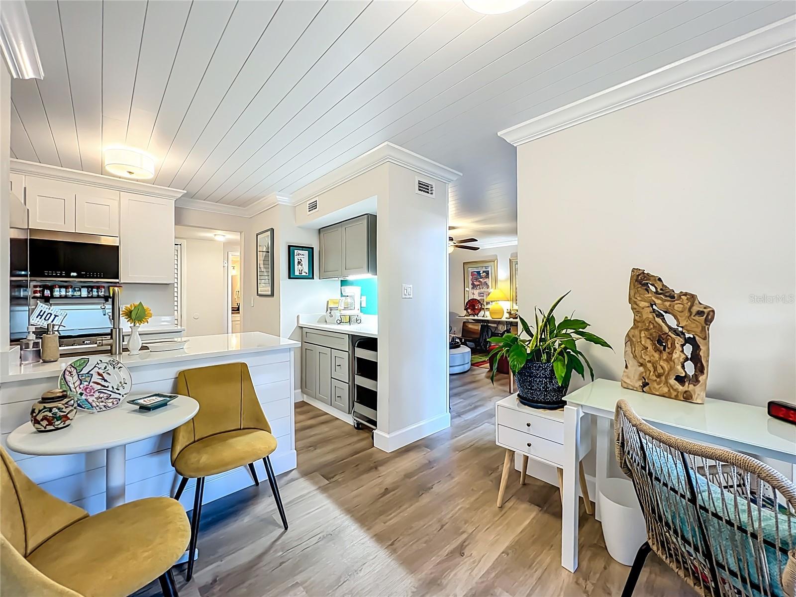 FOUR SEASONS CONDO - Residential