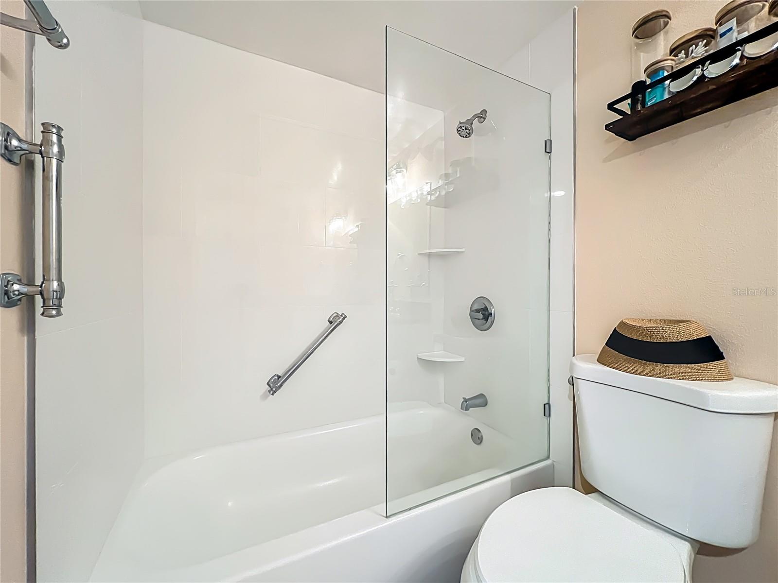 FOUR SEASONS CONDO - Residential