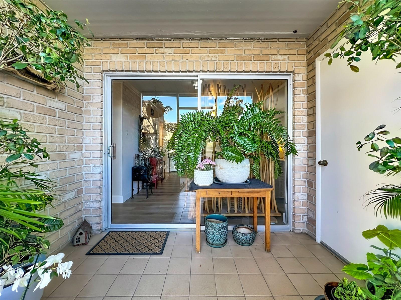 FOUR SEASONS CONDO - Residential