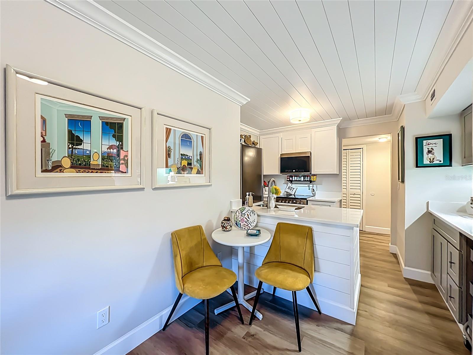 FOUR SEASONS CONDO - Residential