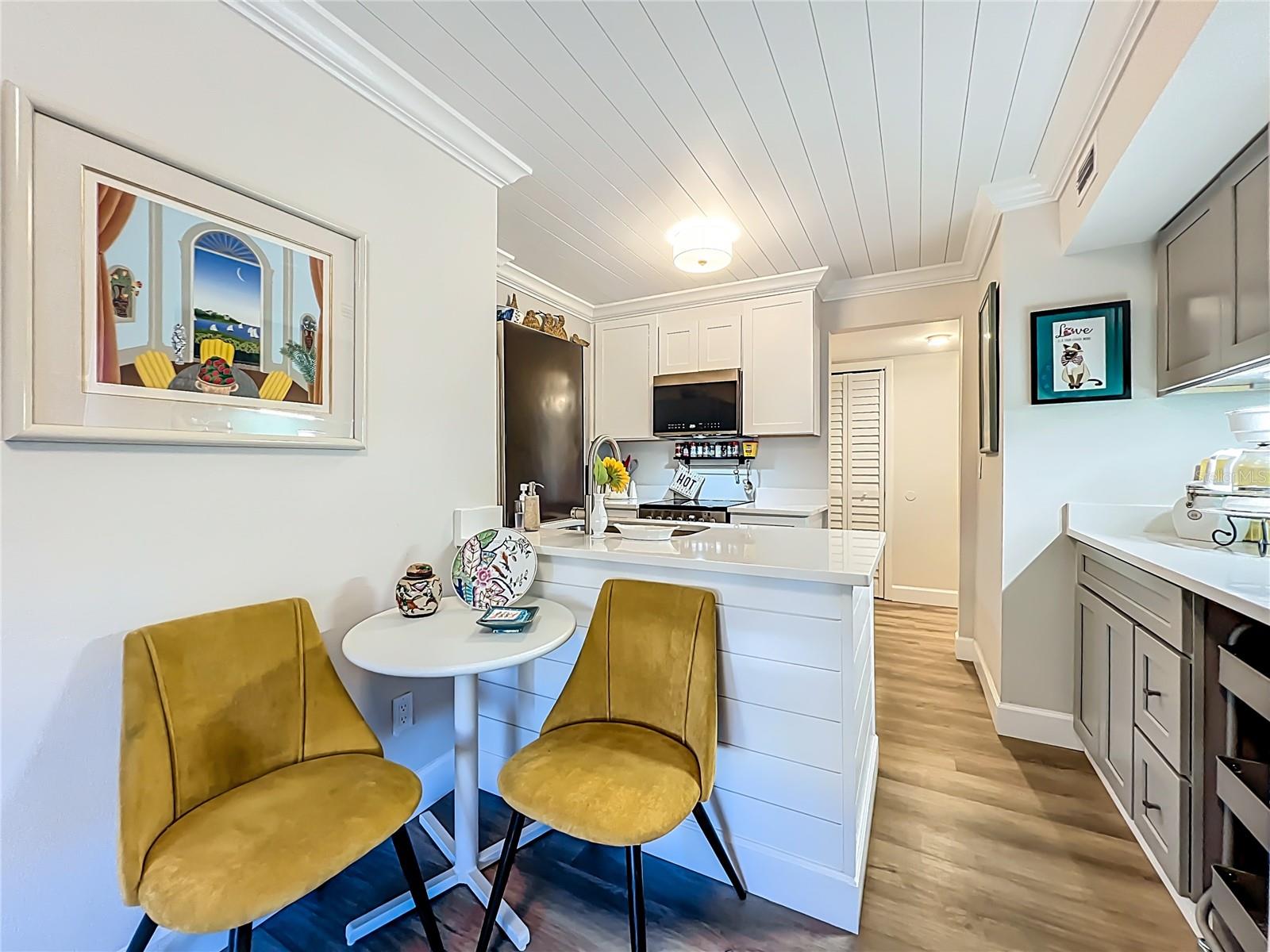 FOUR SEASONS CONDO - Residential