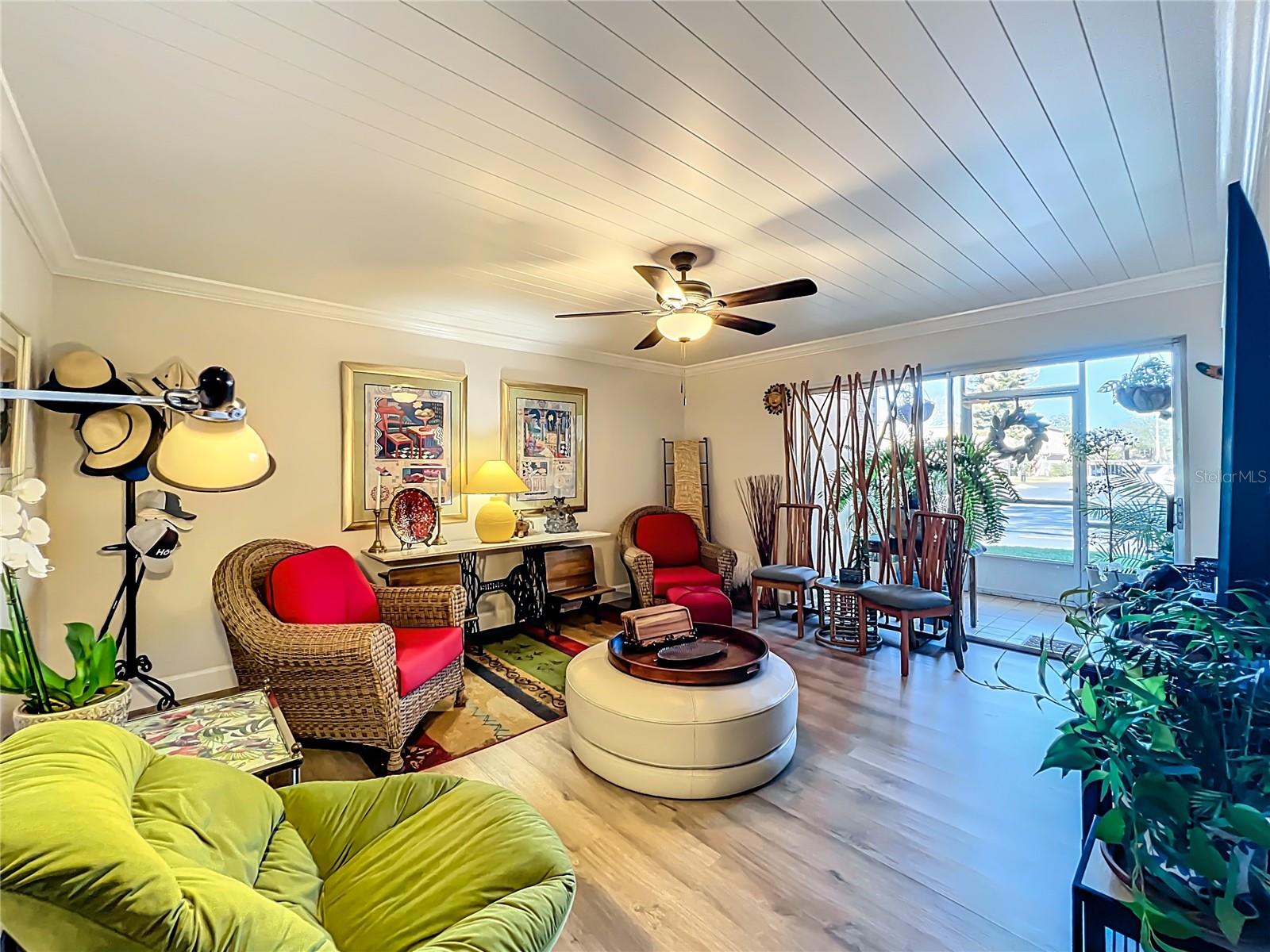 FOUR SEASONS CONDO - Residential