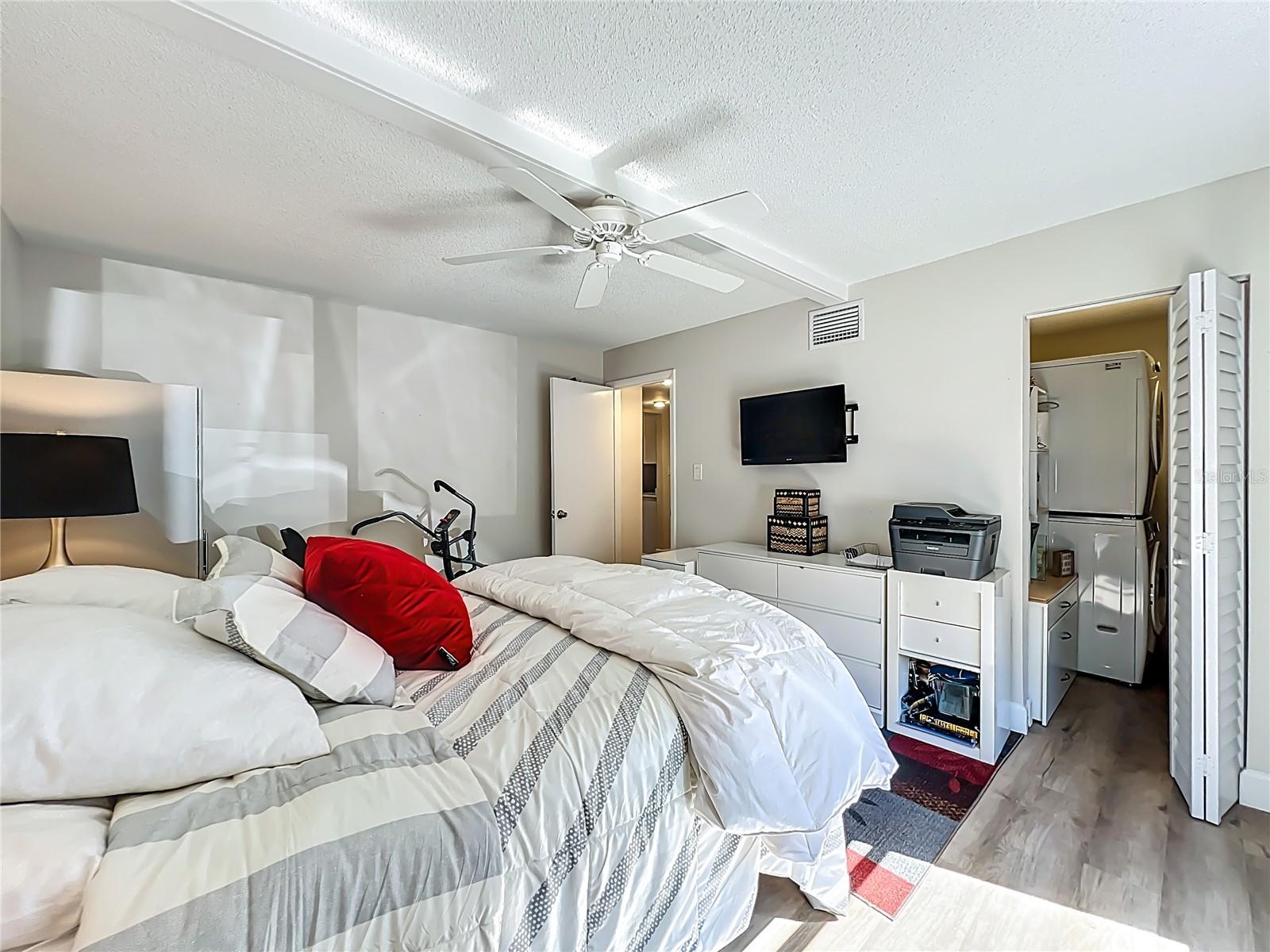 FOUR SEASONS CONDO - Residential