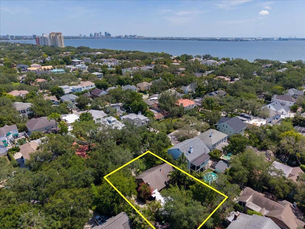 Photo of 3020 W Villa Rosa Park, Tampa, FL 33611 (MLS # TB8536113)