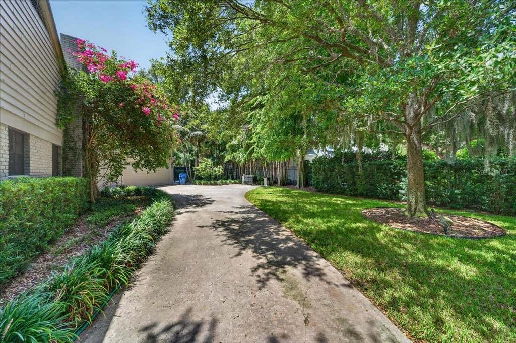 Photo of 3020 W Villa Rosa Park, Tampa, FL 33611 (MLS # TB8536113)