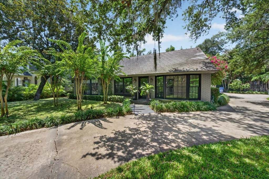 Photo of 3020 W Villa Rosa Park, Tampa, FL 33611 (MLS # TB8536113)