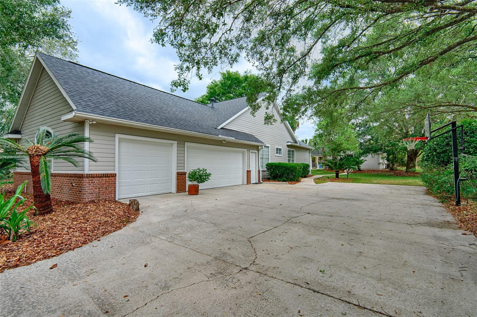 ABBEY GLEN - Residential