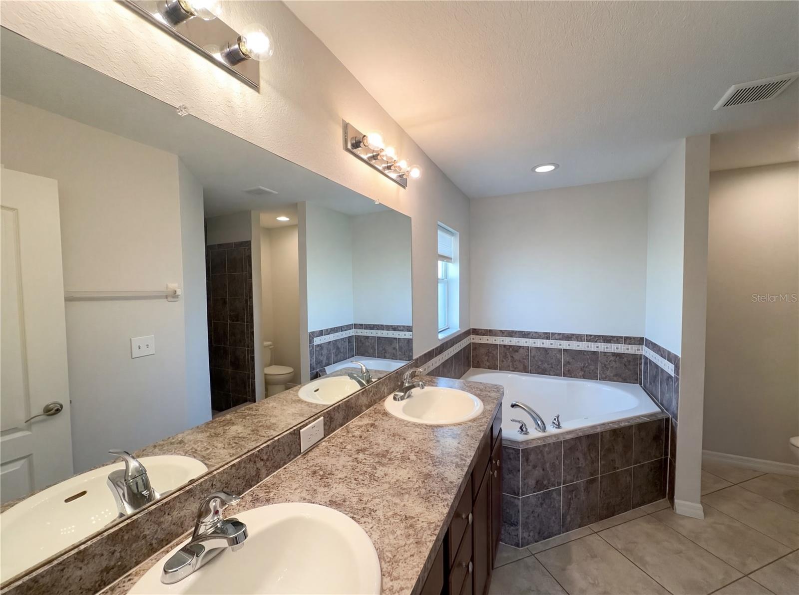 HIDDEN LAKES - Residential