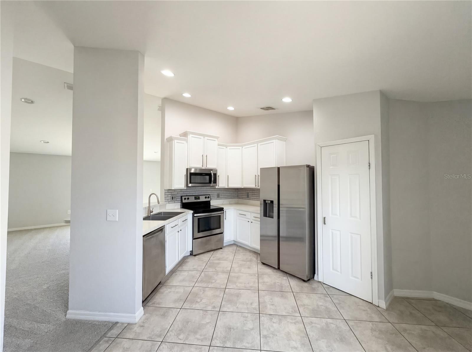 HIDDEN LAKES - Residential