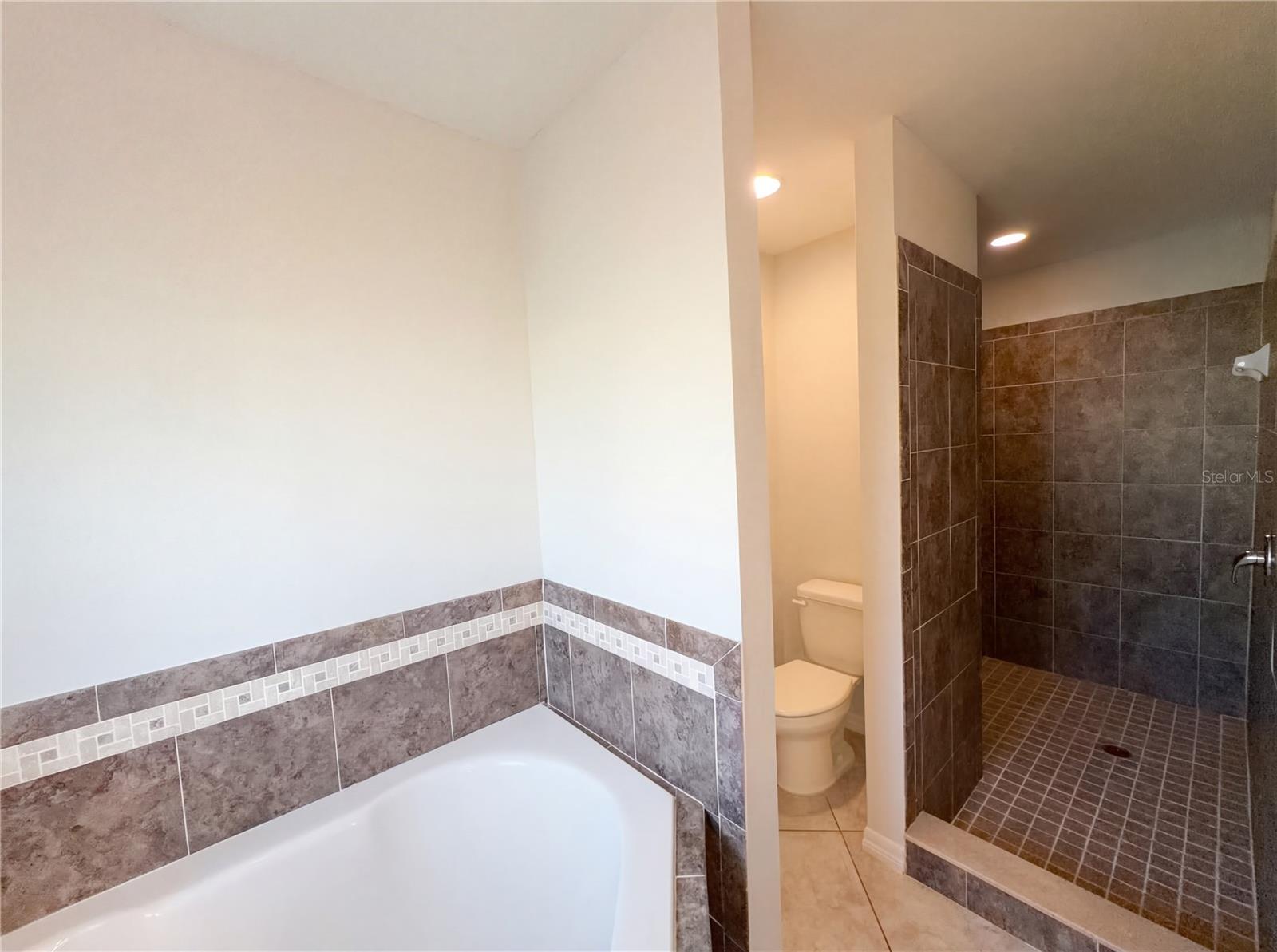 HIDDEN LAKES - Residential