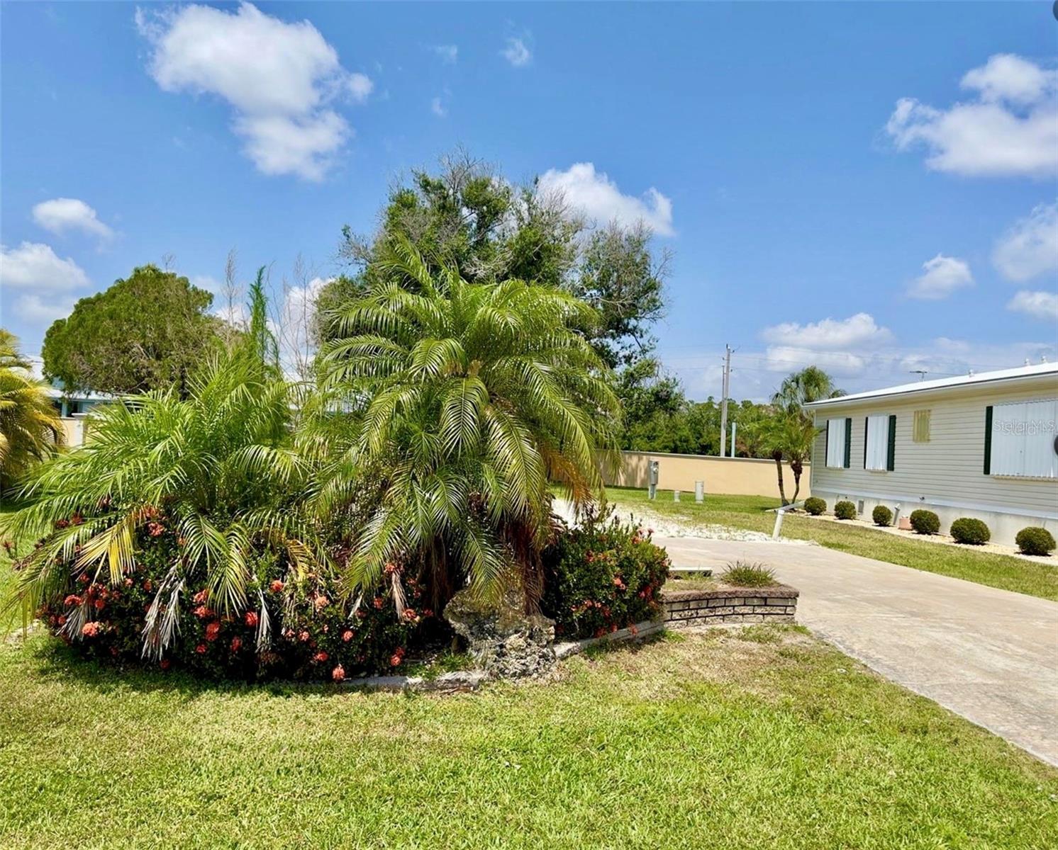MAPLE LEAF ESTATES - Land