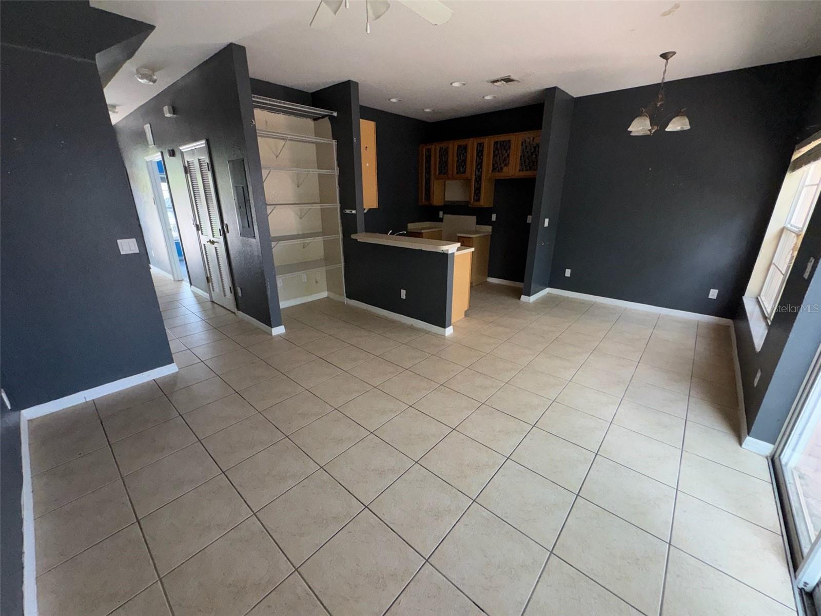2476 CARAVELLE CIRCLE