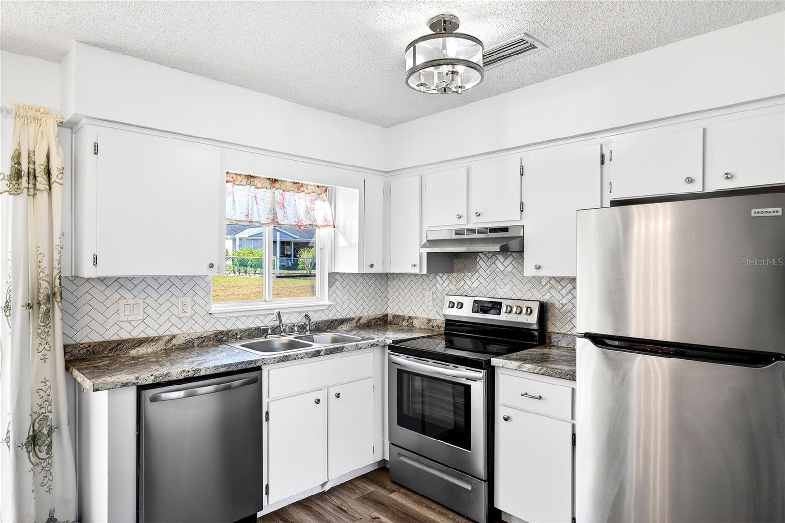 PALM CAY - Residential