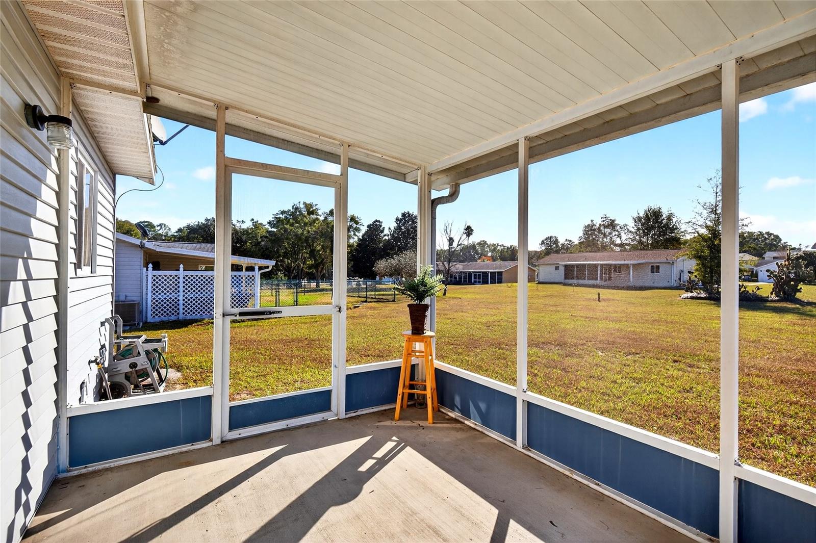 PALM CAY - Residential