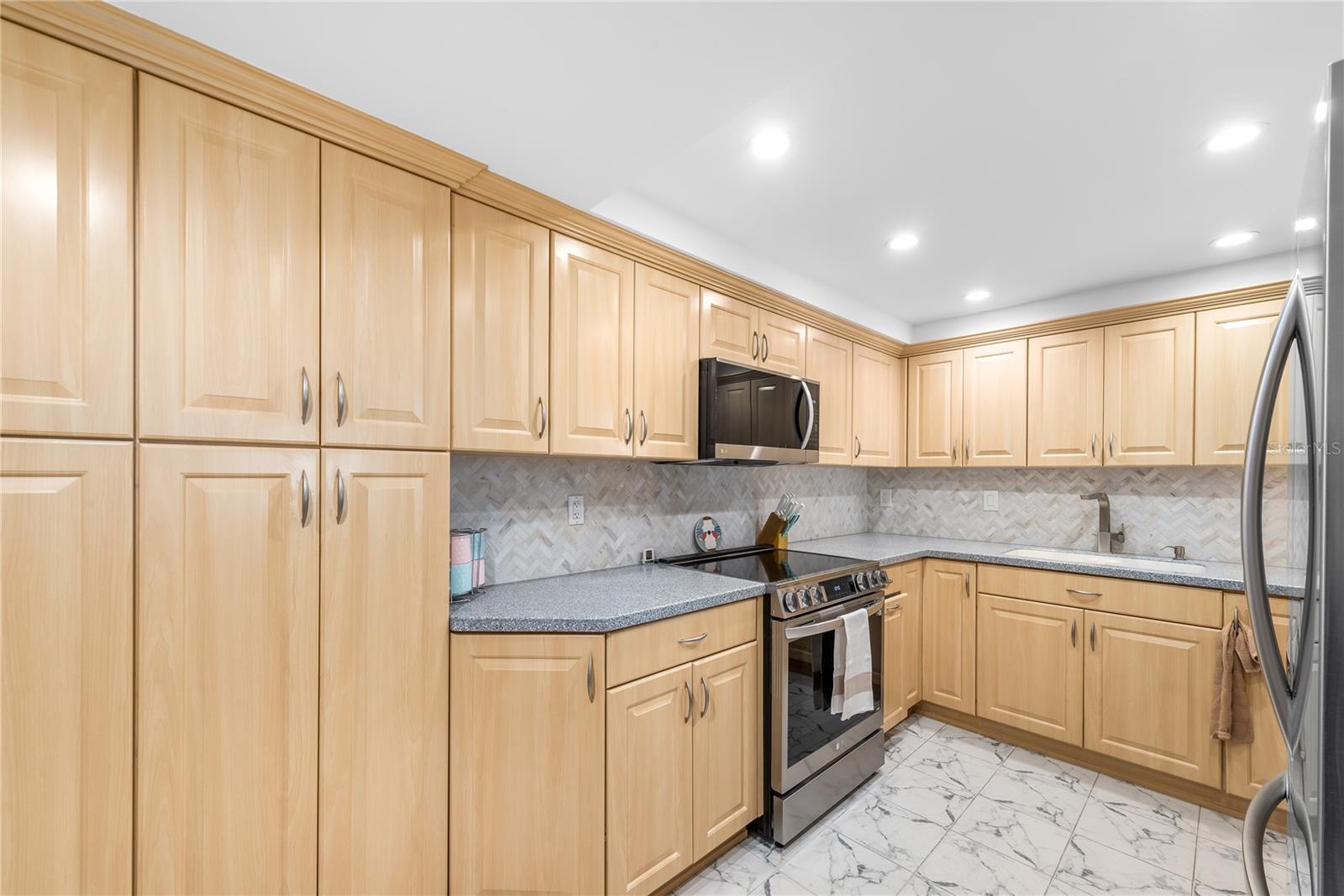 SAND KEY CONDO-SOUTH BEACH - Residential Lease