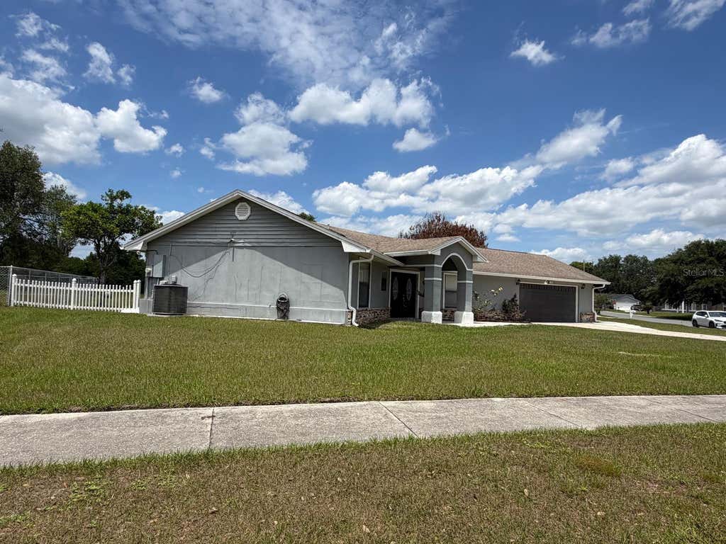 Photo of 2356 Royale Oaks Boulevard, Kissimmee, FL 34744 (MLS # S5151604)