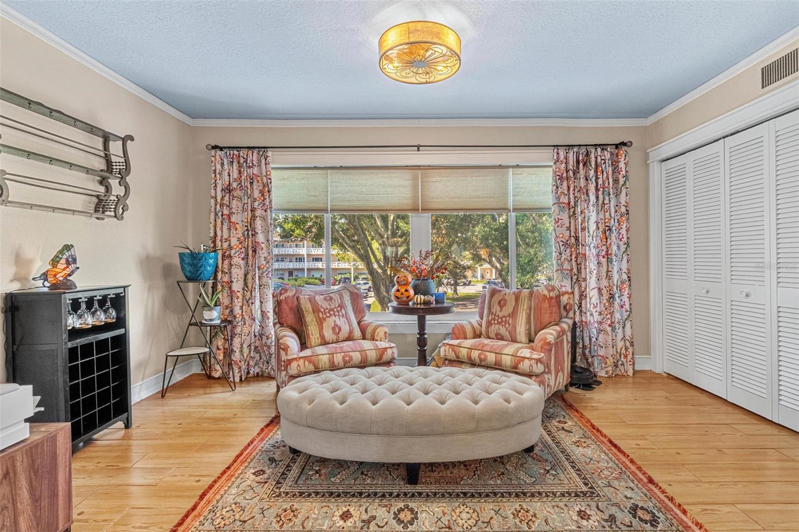 ON TOP OF THE WORLD - Residential