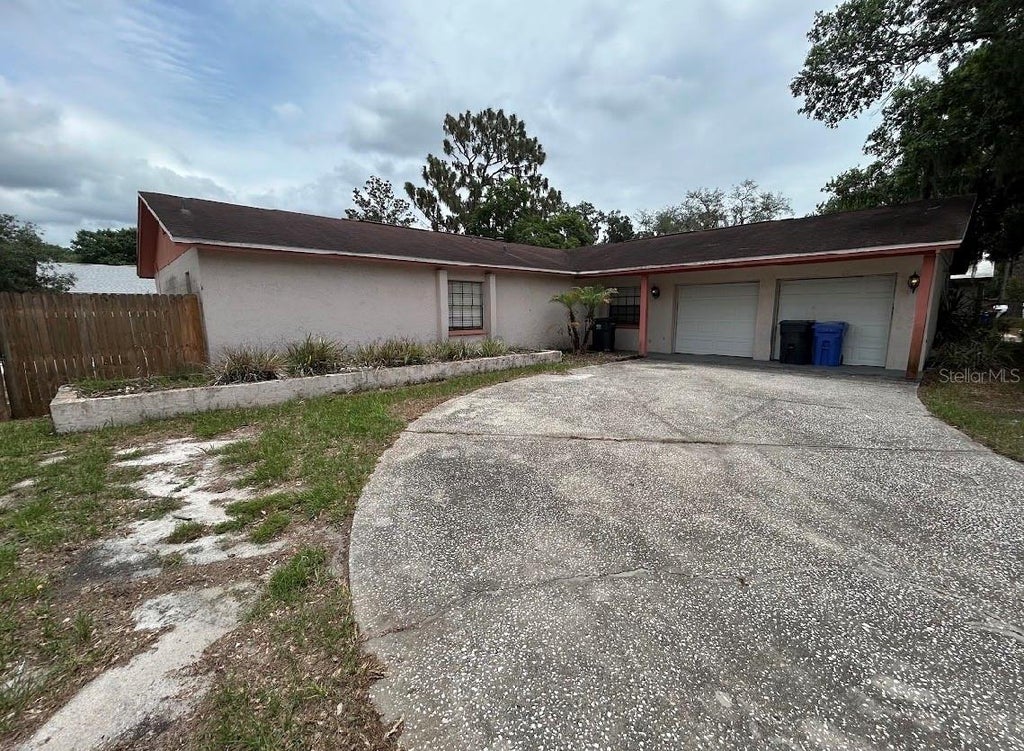 Photo of 524 Wynnwood Drive, Brandon, FL 33511 (MLS # J1003710)