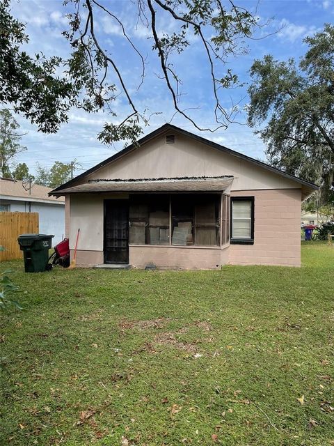 A home in LAKELAND