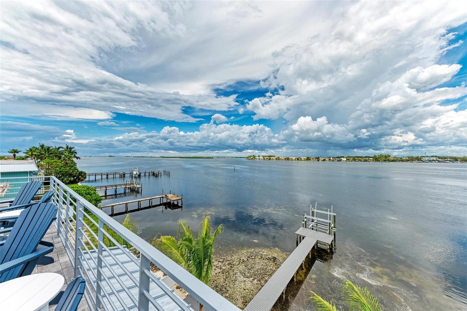 BAY MANOR - Residential