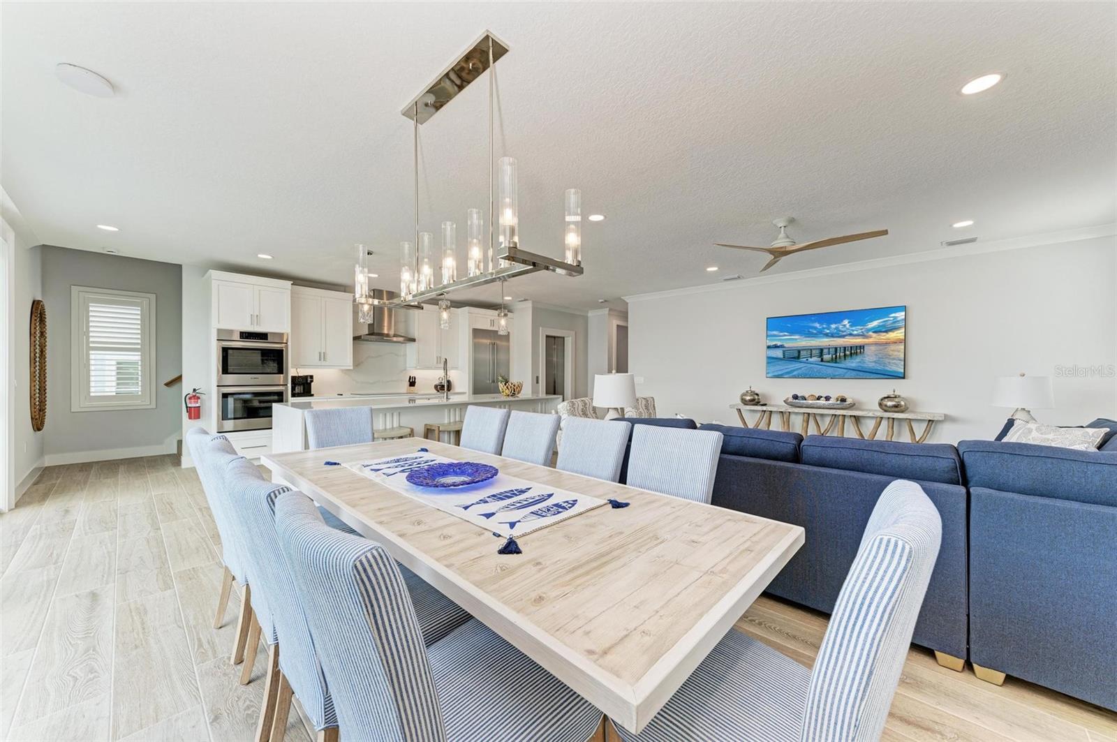 BAY MANOR - Residential