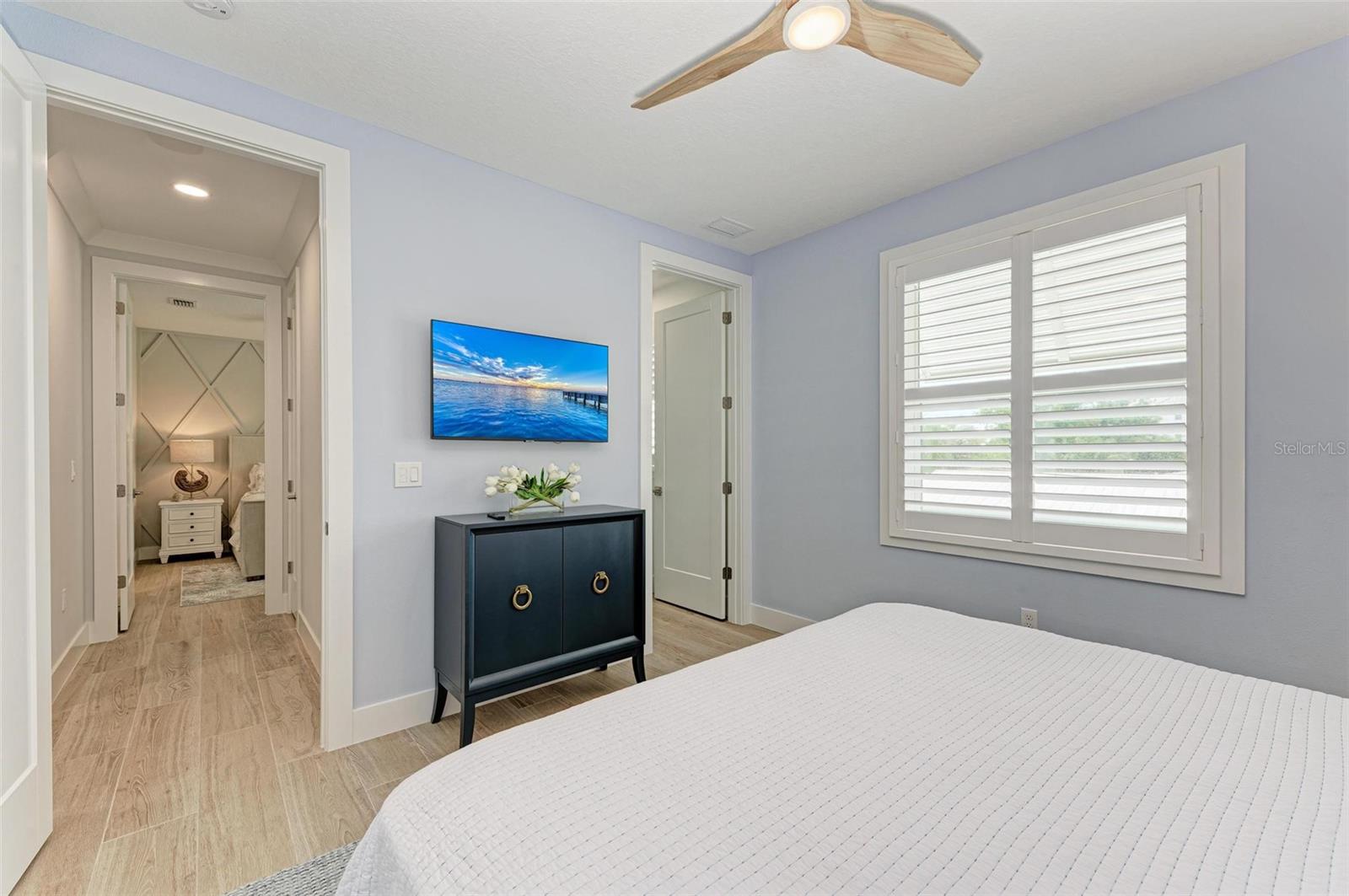 BAY MANOR - Residential