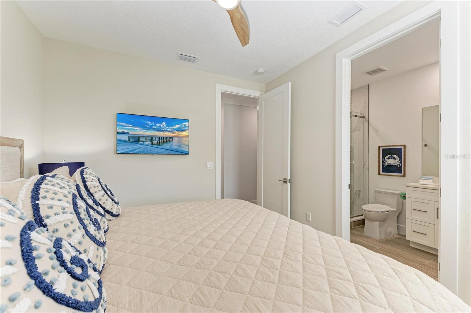 BAY MANOR - Residential