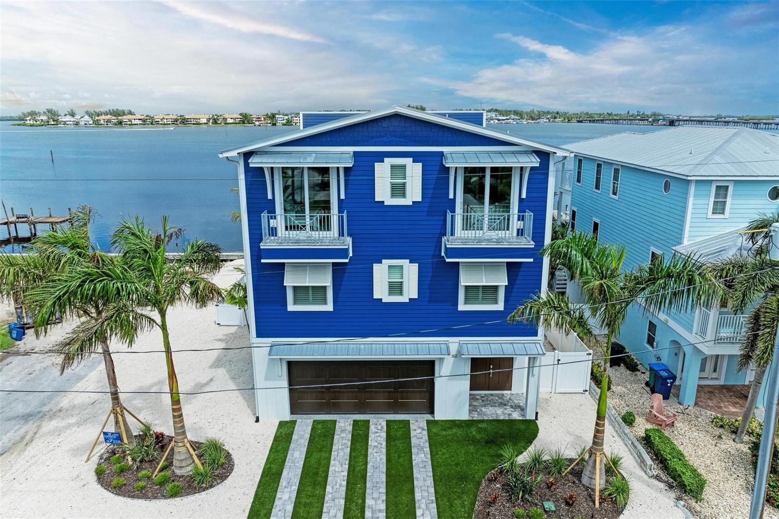 BAY MANOR - Residential