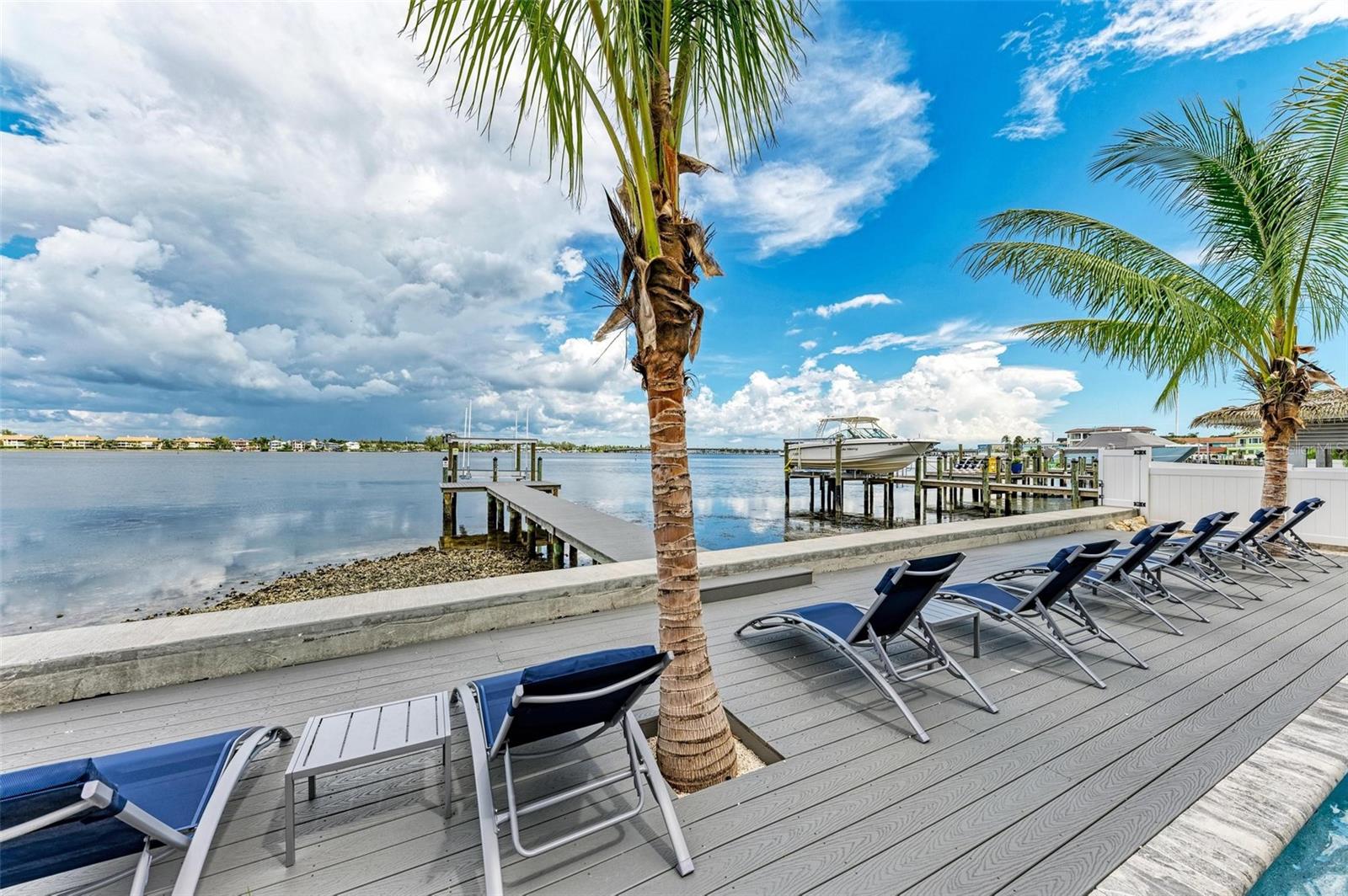 BAY MANOR - Residential