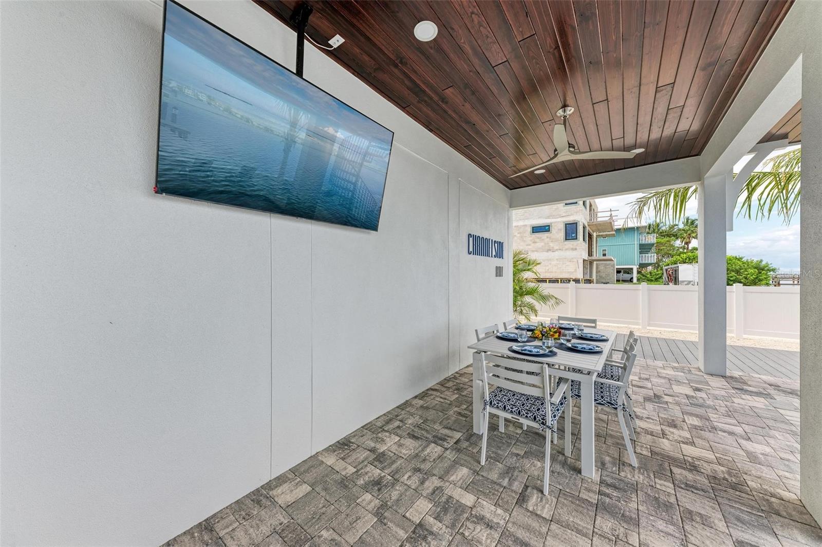 BAY MANOR - Residential